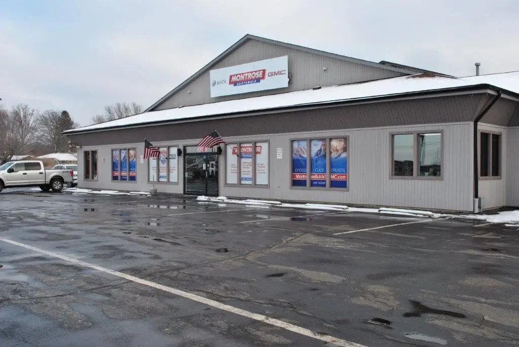 Dealership gallery photo 1